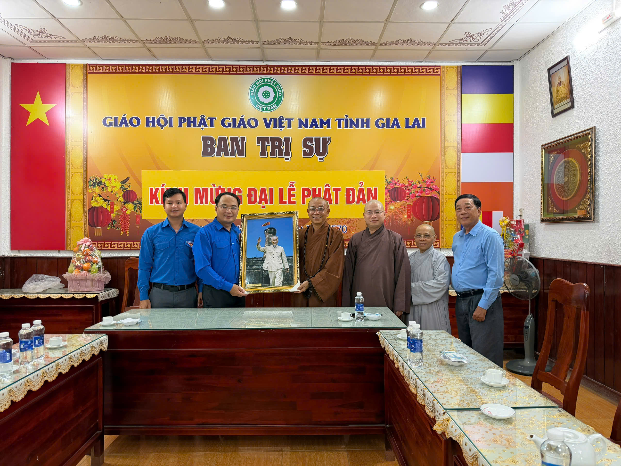 Hội Liên Hiệp Thanh Niên Việt Nam tỉnh Gia Lai thăm và chúc mừng Ban Trị sự nhân Đại lễ Phật đản PL 2570